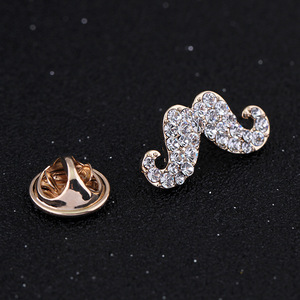 En gros Personnalisé Pas Cher Cristal Strass Or Chemise Col <span class=keywords><strong>Bouton</strong></span> Bouche <span class=keywords><strong>Barbe</strong></span> Papillon Broche Épinglettes - Product Image 1