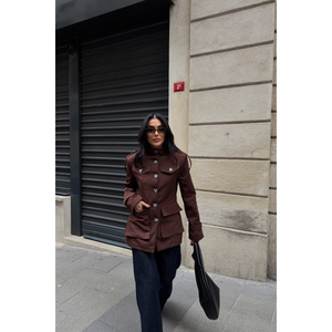 Gabardina de Mujer con Cuello Mao, Color Marrón, Bolsillos Grandes, Material de PU, Algodón Casual, Talla Grande, Personalizable para Primavera y Otoño - Product Image 3