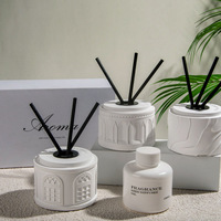 Diffuseur de parfum en céramique, bouteille blanche à motifs en relief, porcelaine faite à la main, étiquette privée, parfum pour la maison et l'hôtel, vente en gros
