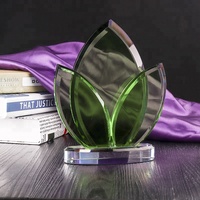 Nouvelle conception simple et belle forme de feuille de verre trophée en cristal de haute qualité pour cadeau souvenir