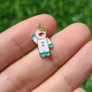 จี้รูปนักบินอวกาศเคลือบทอง 18K รุ่น JS1634 สีดำขาว ทำจากทองเหลืองเคลือบเงา พร้อมจี้รูปนักบินอวกาศและจรวด - Product Image 4