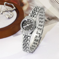 Montre pour femme de luxe sertie de diamants, chaîne à trois rangs, vintage, élégante, multicolores, quartz, polyvalente pour les cadeaux quotidiens