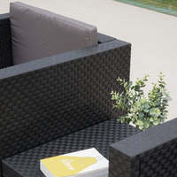 Conjunto de Jardín con Almacenamiento - Sofá Diva Comfort Contemporáneo de 4 Plazas, Mesa, Hecho en España, Muebles de Exterior de Polipropileno Reciclado