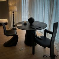 Table de salle à manger ronde sur mesure en olivier noir, piétement hexagonal, pour projets hôteliers et de restaurants, solution clé en main de qualité professionnelle pour designers