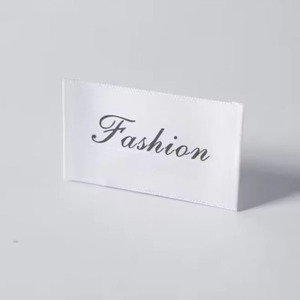 Etichette di cura stampate su misura per vestiti e scarpe in poliestere tessuto lavare etichette per t-shirt e borse Logo <span class=keywords><strong>numero</strong></span> di modello - Product Image 2