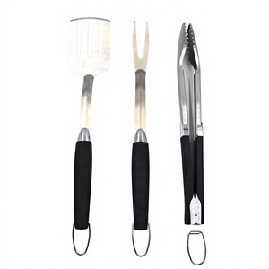 Juego de 3 Utensilios para Barbacoa de Acero Inoxidable con Mangos Largos, Agarre Negro Resistente al Calor, Acabado Pulido para Asar - Product Image 1