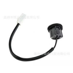 Interrupteur de déverrouillage du coffre Mazda D651-62-4B0 noir pour Mazda 2 et 3 2007-2017, pièce de rechange - Product Image 1
