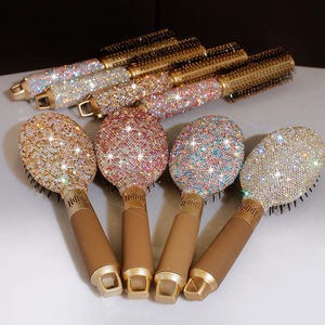 Cepillo de Masaje Capilar de Lujo Portátil con Incrustaciones de Diamantes - Peine de Cerdas Antiestáticas con Pedrería para Peluquería - Product Image 1