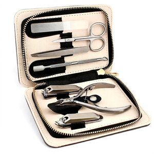 Juego de Manicura y Pedicura de 7 Piezas de Acero Inoxidable de Lujo, Bolsa Profesional para Salón o Uso Doméstico, Alta Calidad, Portátil, Duradero y Personalizable - Product Image 1