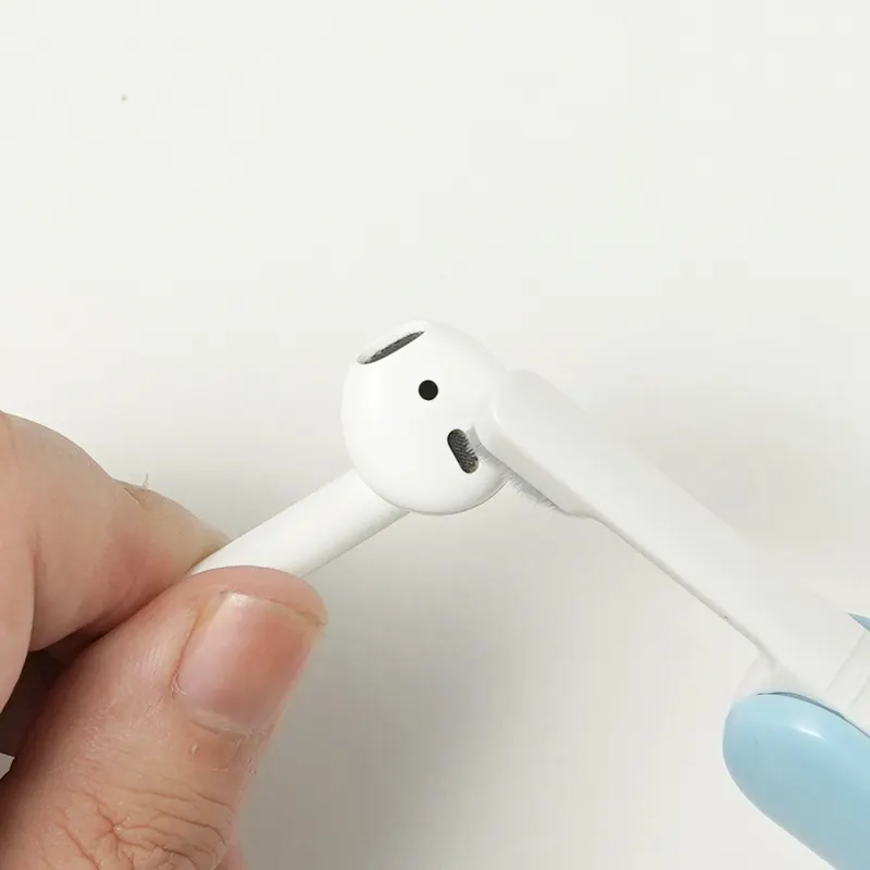 مجموعة تنظيف متعددة الوظائف، فرشاة تنظيف بشريحة اتصال، ذاكرة لجهاز AirPods، سماعات أذن مزودة بتقنية Bluetooth وقلم تنظيف للهواتف الذكية 4 في 1