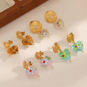 ต่างหูจี้รูปหัวใจโลหะผสมสังกะสีชุบทอง 18k สีสันสดใสสำหรับผู้หญิงต่างหูแฟชั่น - Product Image 1