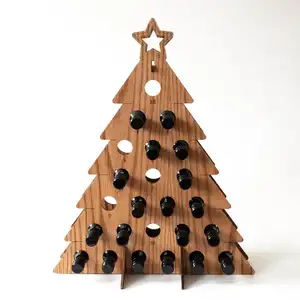 Деревянная полка для хранения бутылок пива в форме рождественской елки