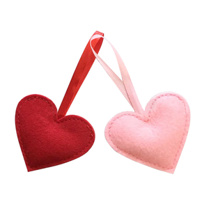 Décorations de la Saint-Valentin en gros, ornements en feutre polyester jetables écologiques en forme de cœur, couleur et taille personnalisées - Product Image 2