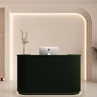 Comptoir de réception de salon de beauté incurvé en MDF blanc avec logo gravé personnalisé rétroéclairé par LED