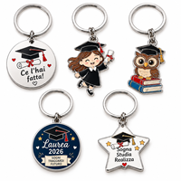 Porte-clés en métal personnalisé OEM ODM, émail, avec motif chapeau de diplômé italien et hibou fille diplômée, cadeau souvenir de remise de diplôme