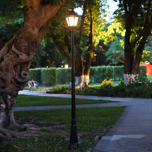 โคมไฟสแตนเลสติดภูมิทัศน์พลังงานแสงอาทิตย์ IP65ไฟถนนเสาสูงสไตล์ยุโรปย้อนยุคสวนกลางแจ้งวิลล่าลานสวน - Product Image 1
