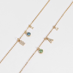 Pendentifs en métal personnalisés unisexes pour enfants avec initiales, en acier inoxydable plaqué or 18 carats PVD et zircon, vente en gros - Product Image 4