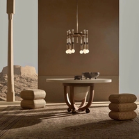 Lustre Millie, laiton moderne du milieu du siècle avec des perles de porcelaine, douilles, éclairage suspendu pour salle à manger ou foyer