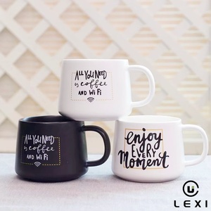 Set di Tazze in Ceramica Personalizzate Colore Pastello con Bordo Dorato 350ml, Lavabili in Lavastoviglie e Microonde, Moderne con Citazioni sul Caffè, Stoviglie da Cucina, Regalo di Compleanno - Product Image 4