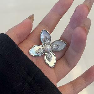 Sweet Zircon Flower <b>Brooch</b> Beimu Chest Pin French <b>Fashion</b> Simple High-End Temptation Female Niche Accessories - Product Image 1