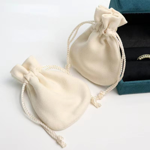 Pochette à bijoux miniature blanc laiteux, sac à cordon, sac d'emballage cadeau pour bijoux, sac d'emballage en velours pour publicité promotionnelle - Product Image 2