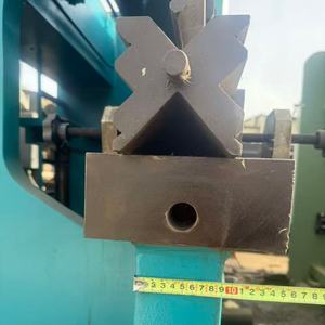 Machine de pliage automatique en acier inoxydable de marque chinoise d'occasion WC67Y 125 tonnes 4M en bon état de marche - Product Image 6