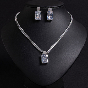 Parure de bijoux tendance pour femme avec zircons cubiques rouges et verts, design carré, idéale pour fiançailles, fêtes, mariages, cadeau pour demoiselle d'honneur S-0055 - Product Image 4