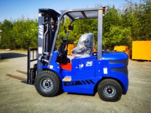 Nuovo Carrello Elevatore Elettrico a Quattro Ruote Shanghai da 2,5 TON con Batteria Standard, Pneumatici Gonfiabili e <span class=keywords><strong>Dimensioni</strong></span> Forche 1070x125mm - Product Image 5