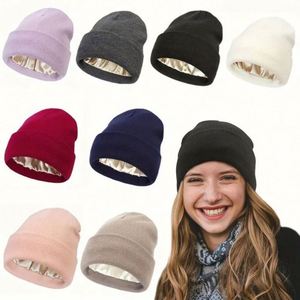 Gorro de Punto Acrílico 100% de Color Sólido, Estilo Y2K, con Forro de Satén Personalizado, Venta al Por Mayor de Fábrica - Product Image 1