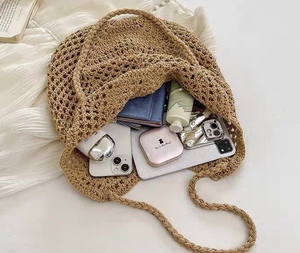 Sac de plage en corde de papier tressé au crochet pour femmes, vente en gros, léger, durable, fourre-tout tendance pour les vacances, les voyages et les activités de plein air - Product Image 6