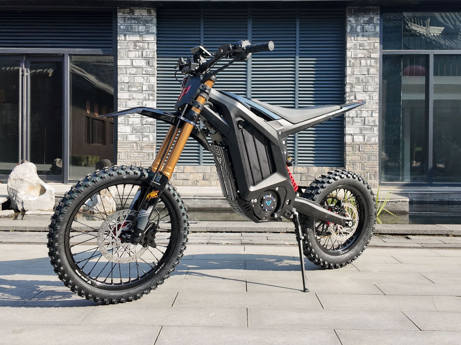 โช้คหน้าสีทอง