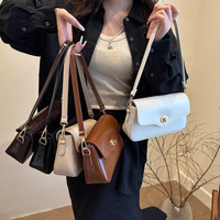 Sac à main bandoulière mini pour femme, style vintage de luxe au design classique, en PU effet cuir huilé, avec rabat ondulé et fermoir torsadé