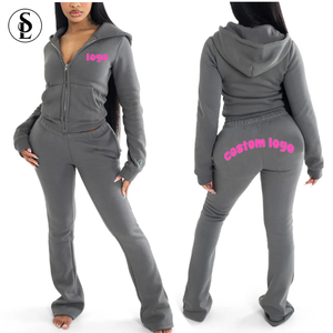 Completo Sportivo da Donna con Logo Personalizzato, Set 2 Pezzi con Pantaloni a Zampa, Abbigliamento di Alta Qualità in Cotone, Felpa con Zip e Cappuccio e Pantaloni della Tuta - Product Image 1