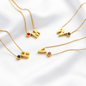 Collier en acier inoxydable plaqué or 18 carats avec pendentif lettre initiale en zircon pierre de naissance pour femme, modèle TINY - Product Image 1