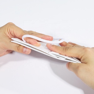 ถุงกระดาษคราฟท์สีดำด้านขนาดใหญ่สำหรับบรรจุภัณฑ์ผ้าหรูหราพร้อมโลโก้สั่งทำ - Product Image 5