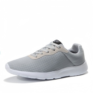 Venta al por mayor en línea <span class=keywords><strong>de</strong></span> zapatillas con logotipo personalizado <span class=keywords><strong>de</strong></span> malla para hombre <span class=keywords><strong>de</strong></span> estilo <span class=keywords><strong>de</strong></span> caminar Zapatillas Hombre <span class=keywords><strong>Tenis</strong></span> para hombre con logotipo personalizado - Product Image 1