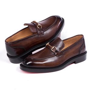 Zapatos Formales de Cuero Pulido de Alta Gama para Hombre, Color Negro Oscuro, Estilo de Pareja con Botones Dorados, Zapatos de Vestir - Product Image 6