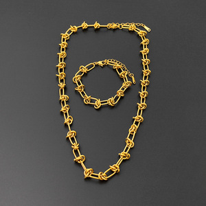 Ensemble collier et bracelet en acier inoxydable plaqué or 18 carats PVD à maillons noués |   Bijoux streetwear hypoallergéniques imperméables et robustes, idéal pour un cadeau - Product Image 2