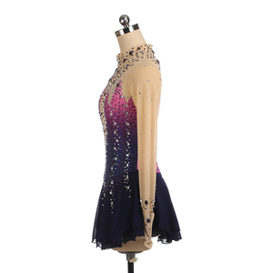 Tenue de compétition sur le thème du patinage artistique : Costume haut de gamme personnalisé avec dégradé royal noir et rouge et paillettes - Product Image 3