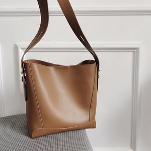 Sac à main bandoulière pour femme de luxe de nouvelle génération, MOQ faible, sac à main en cuir véritable haut de gamme, écologique, imperméable, fermeture éclair - Product Image 2