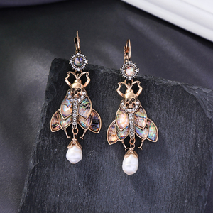 E9112308 Unieke Ontwerp Lange Vintage Gouden Schedel Fly Insect Kleurrijke Vleugels Crystal Gekweekte Zoetwater Parel Charm Oorbellen