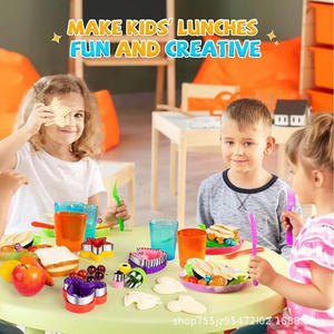 Lot de 11 <span class=keywords><strong>emporte</strong></span>-pièces et moules à sandwichs à motifs de dessins animés pour la maison, outils de pâtisserie pour l'impression de légumes et l'embossage de fruits, emballage en boîte colorée - Product Image 3