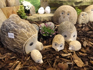 Hérisson sculpté à la main en pierre de granit pour le jardin, taille personnalisée, vente en gros - Product Image 2