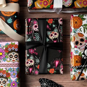 Papier cadeau personnalisé écologique avec motifs de têtes de mort en sucre, design floral violet, papier d'art couché double face, impression numérique - Product Image 4