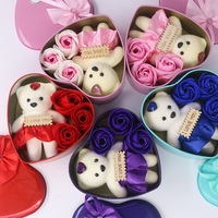 Nouvel Ours en Forme de Cœur Style 2025 avec 3 Roses de Savon, Coffret Cadeau pour la Saint-Valentin et la Fête des Mères