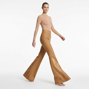 Pantalones de mujer con paneles geométricos y incrustaciones de diamantes. Costuras en contraste, cintura ancha, silueta de campana espectacular - Product Image 2