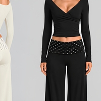 Ensemble de yoga respirant : Haut T-shirt à col en V et manches longues coupe ajustée, pantalon droit ample aux couleurs contrastées pour le fitness