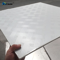 Panneaux de plafond décoratifs, dalles de plafond en vinyle d'intérieur, 2x4 pieds, faux blanc, rectangle, plâtre, PVC, dalles de plafond décoratives