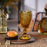 Verres à vin rétro de style européen de 10 onces, roses, à pied, avec motif en relief orné, gobelets à eau pour grands événements et restaurants de luxe