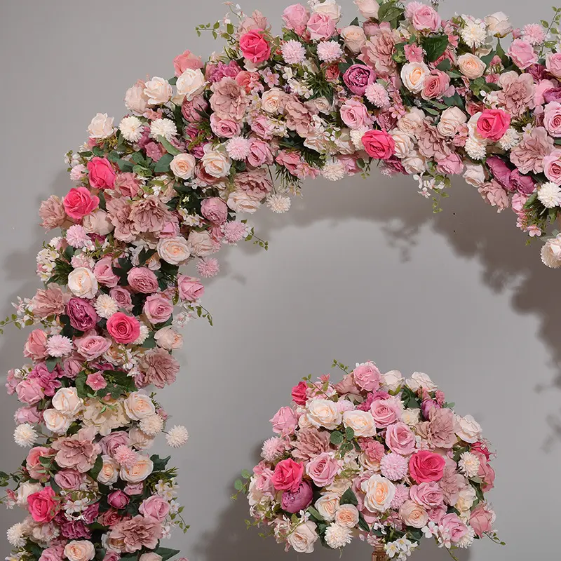 Rosa rosa fiore arco di nozze sfondo palcoscenico fiore artificiale arco di nozze per la decorazione di nozze